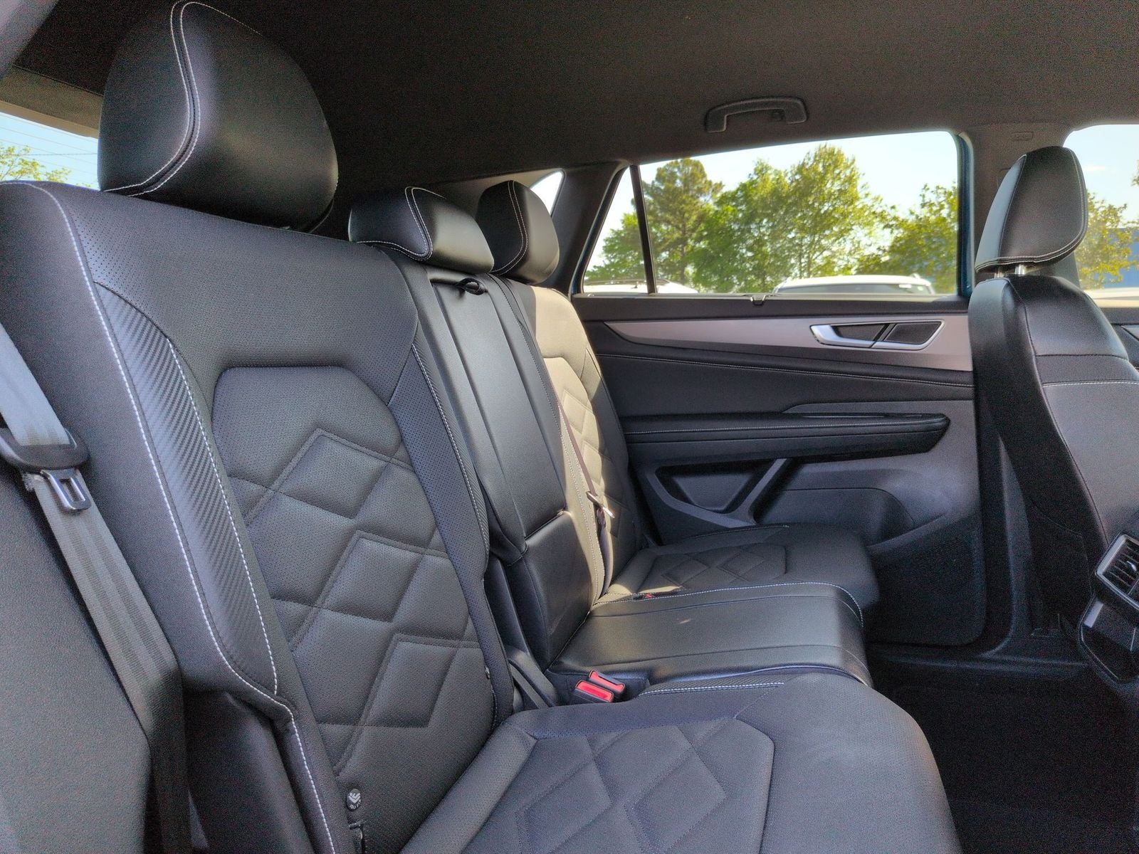2024 Volkswagen Atlas Cross Sport 2.0T SE w/Technology