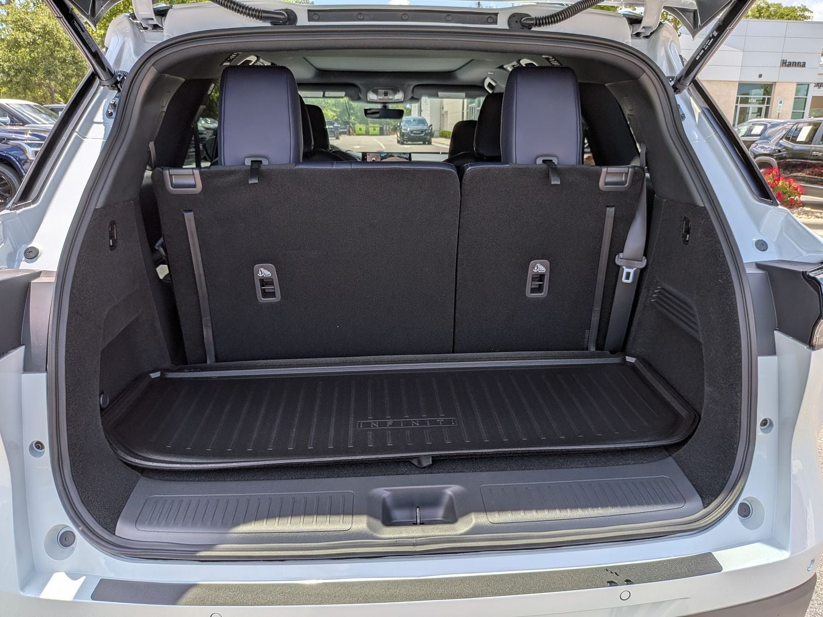 2027 INFINITI QX60 LUXE