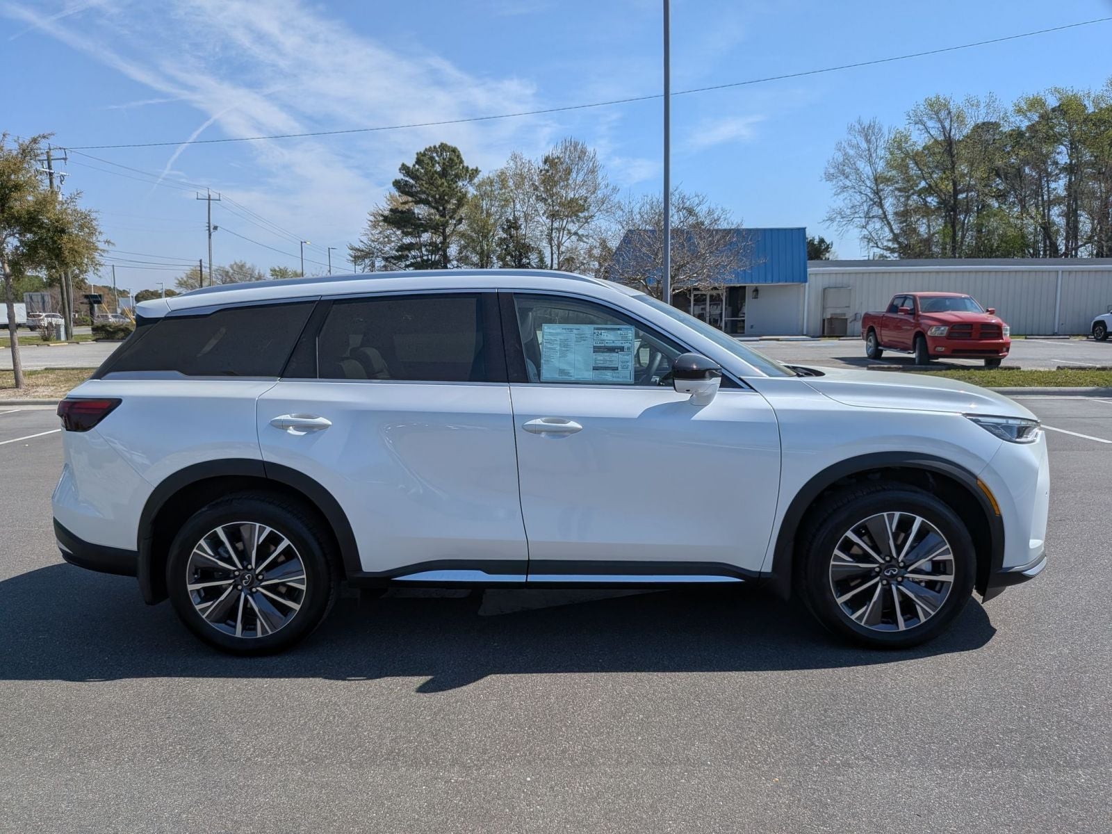 2026 INFINITI QX60 LUXE