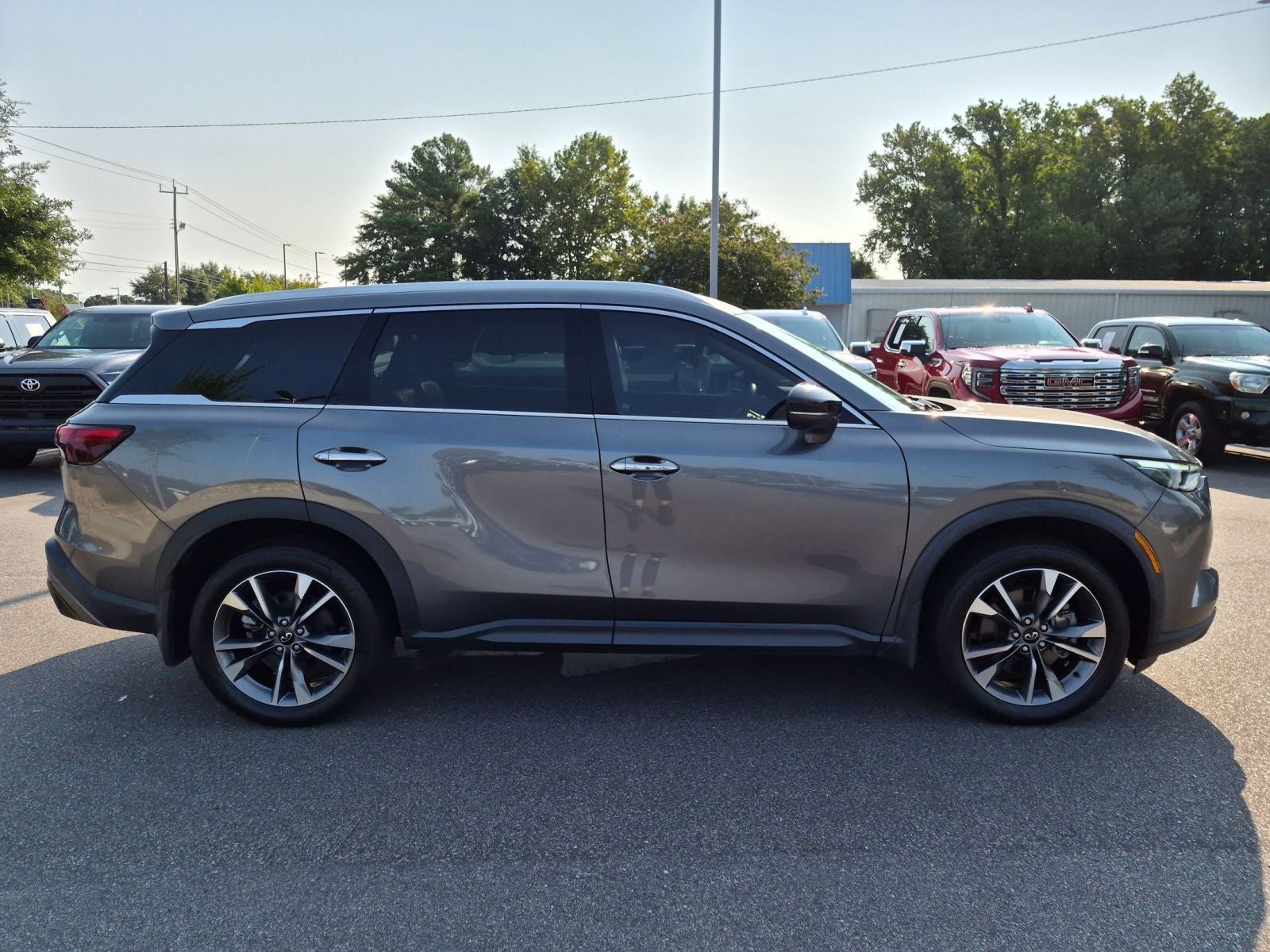 2023 INFINITI QX60 LUXE
