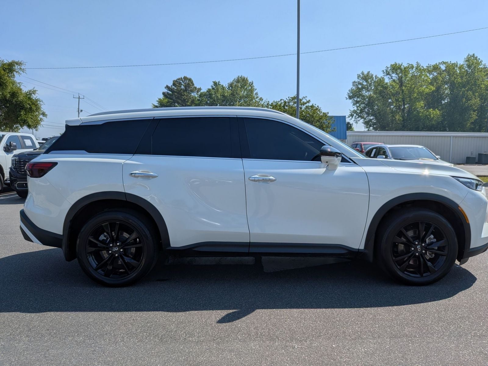 2023 INFINITI QX60 LUXE