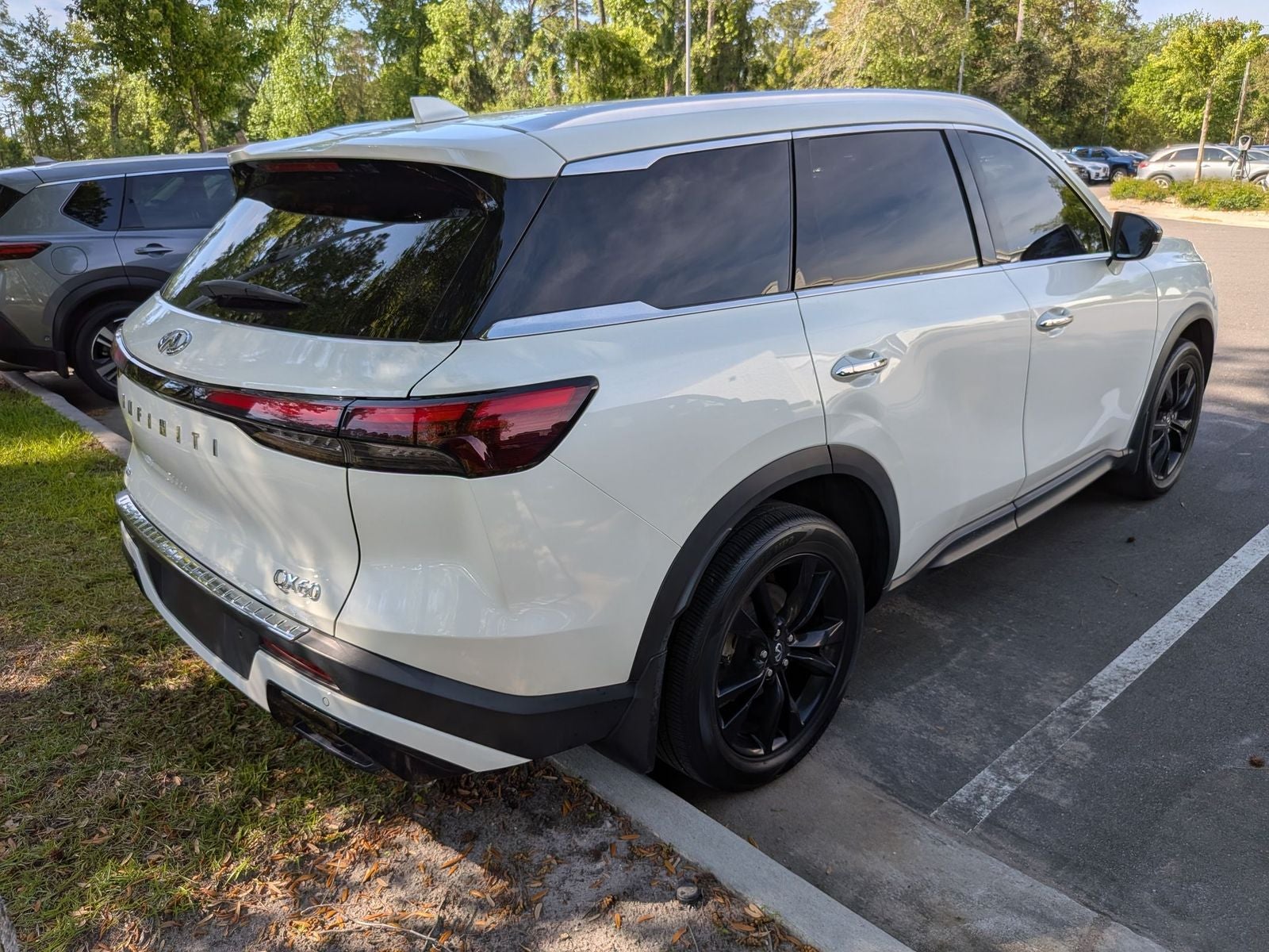 2023 INFINITI QX60 LUXE