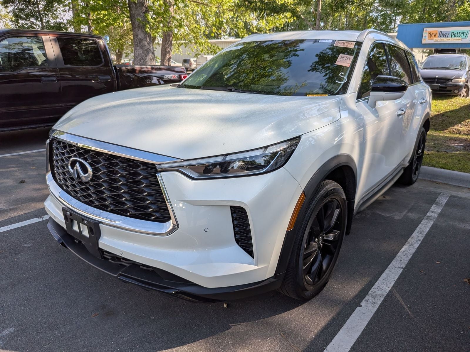 2023 INFINITI QX60 LUXE