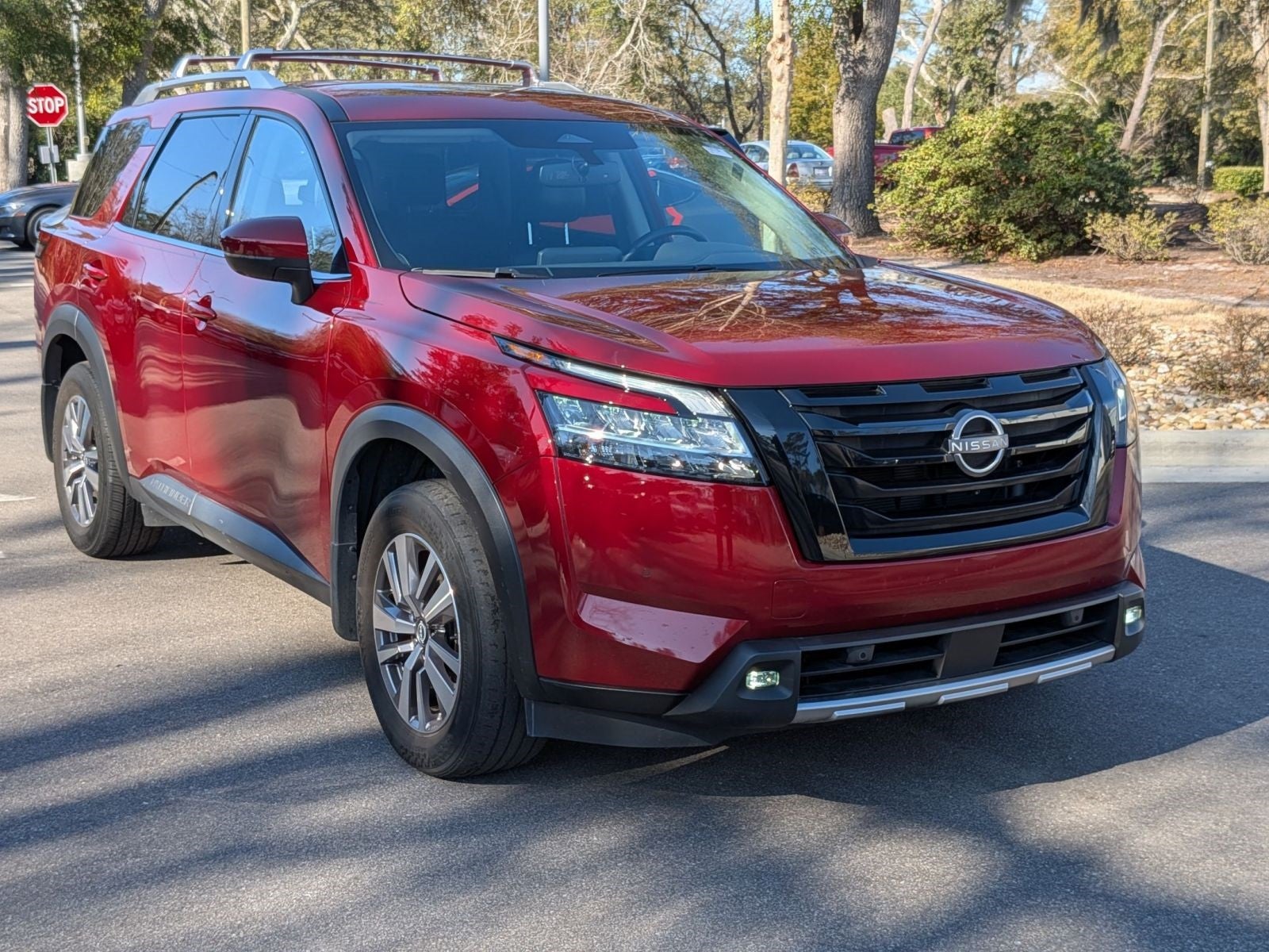 2022 Nissan Pathfinder SL