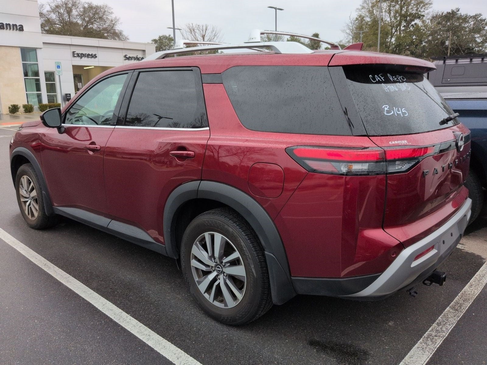 2022 Nissan Pathfinder SL