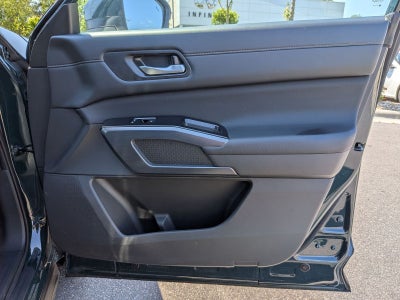 2024 Nissan Pathfinder SL