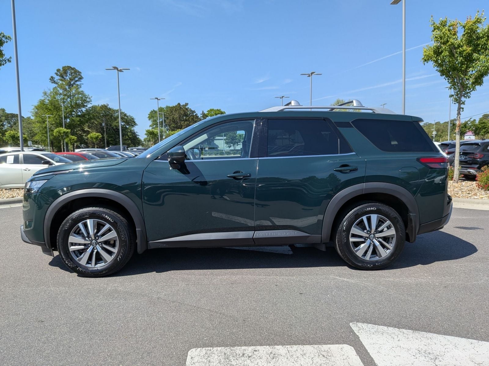 2024 Nissan Pathfinder SL