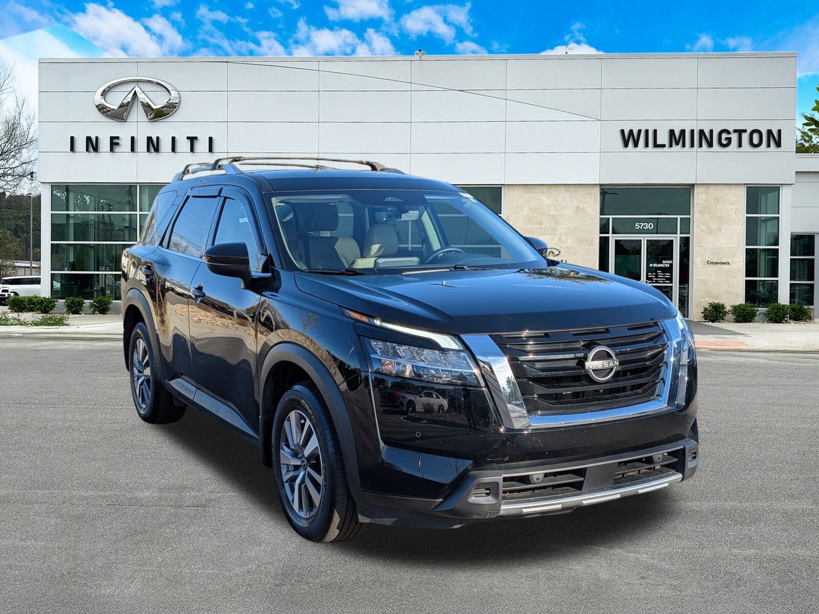 2023 Nissan Pathfinder SL