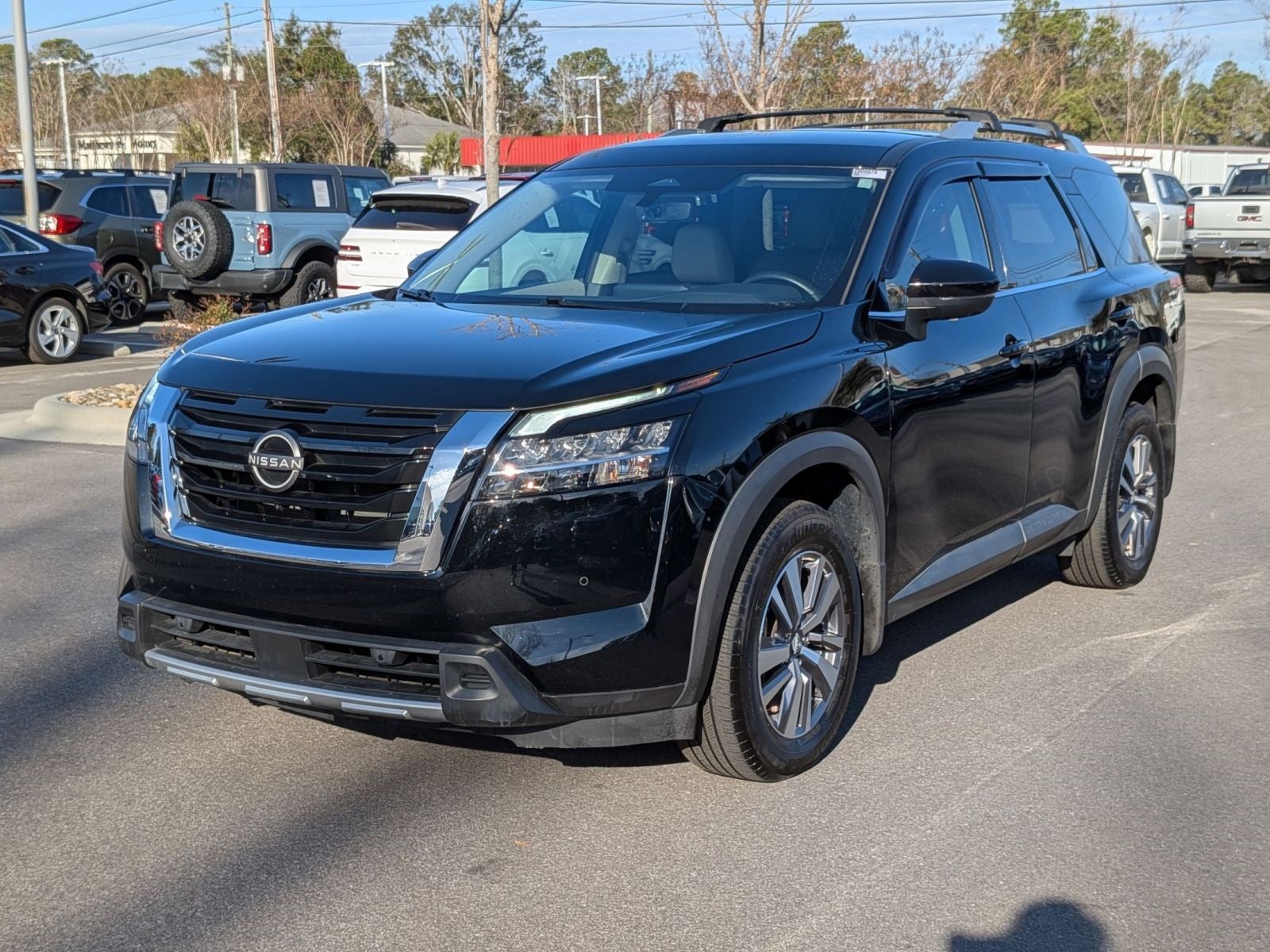 2023 Nissan Pathfinder SL