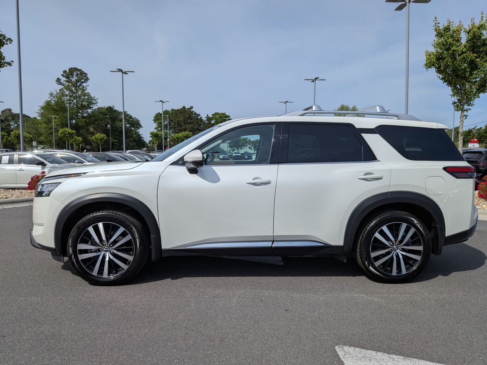 2023 Nissan Pathfinder Platinum