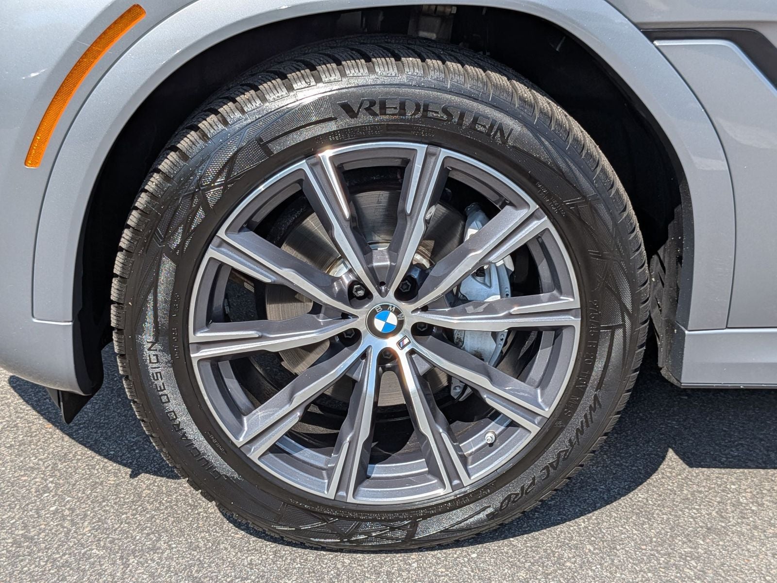 2025 BMW X6 xDrive40i