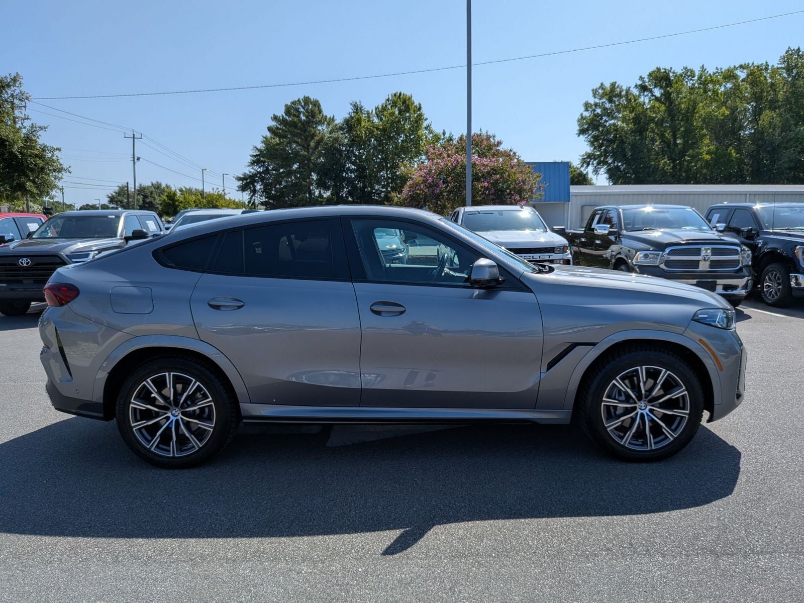 2025 BMW X6 xDrive40i