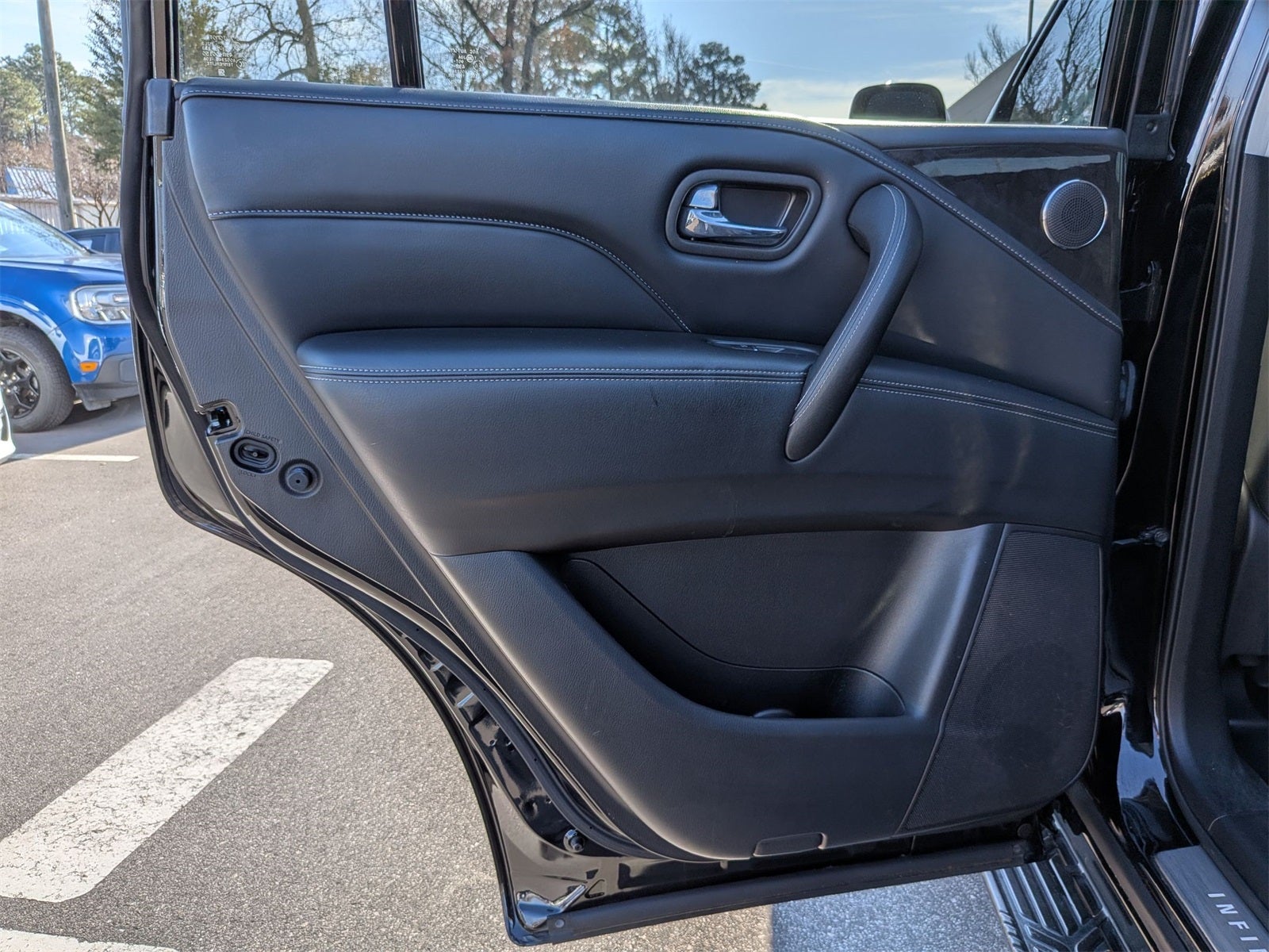 2023 INFINITI QX80 LUXE