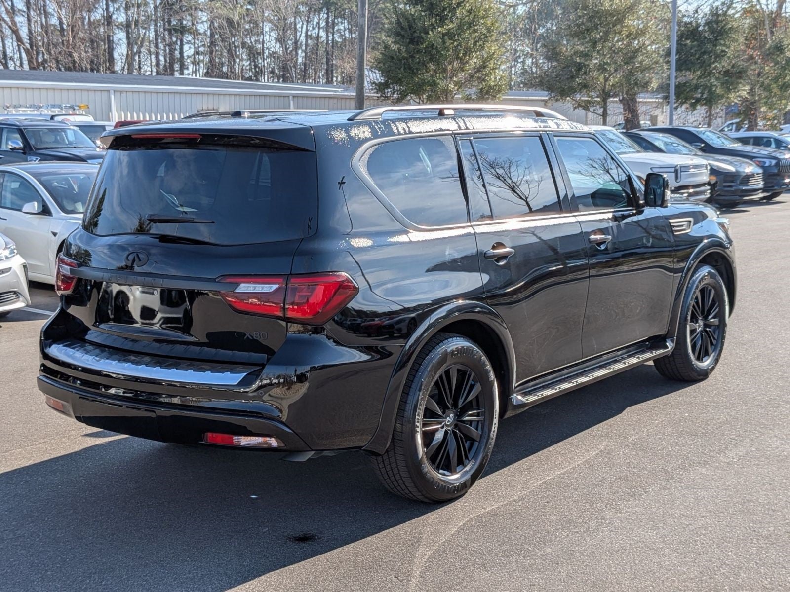 2023 INFINITI QX80 LUXE