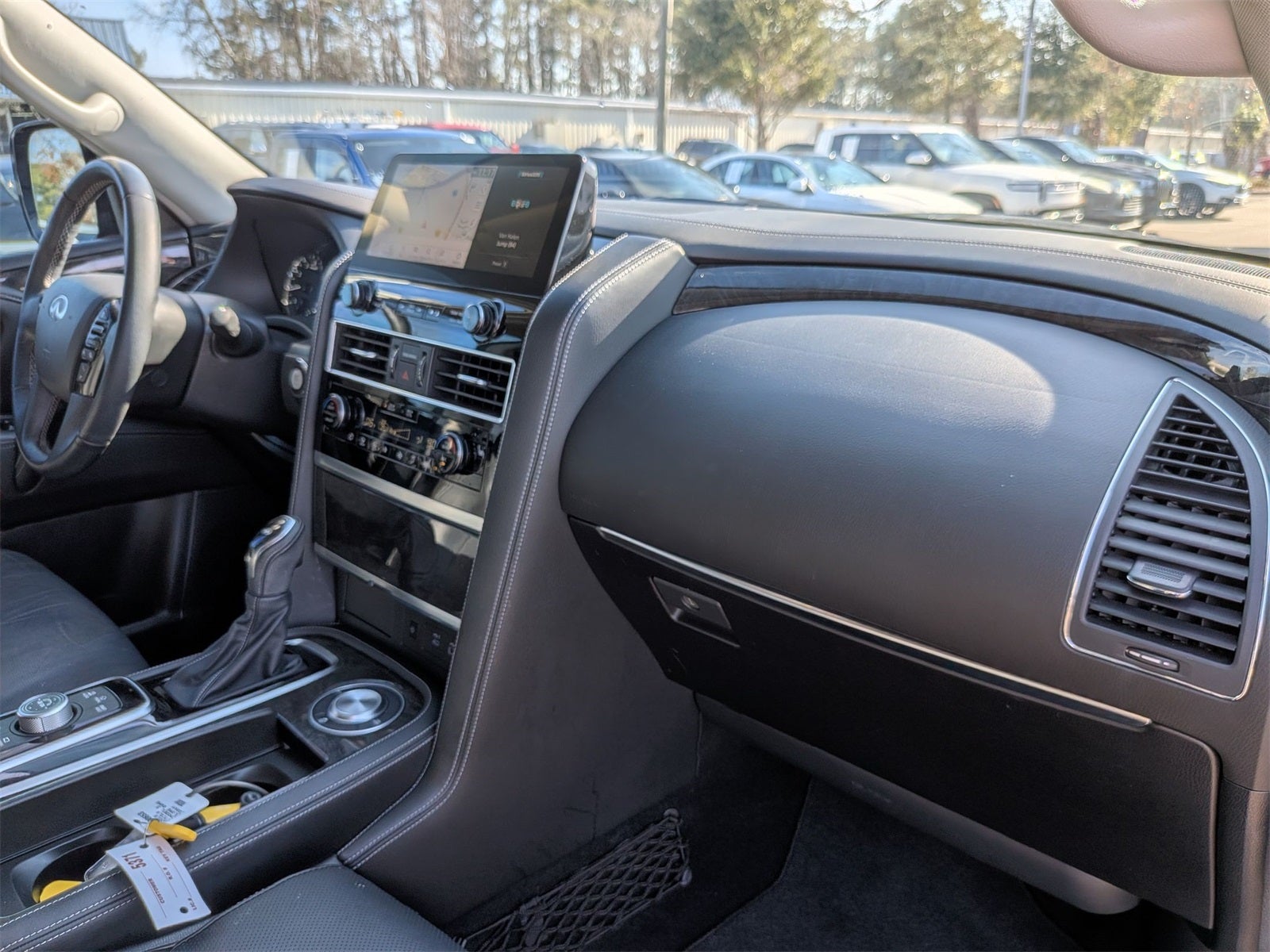 2023 INFINITI QX80 LUXE