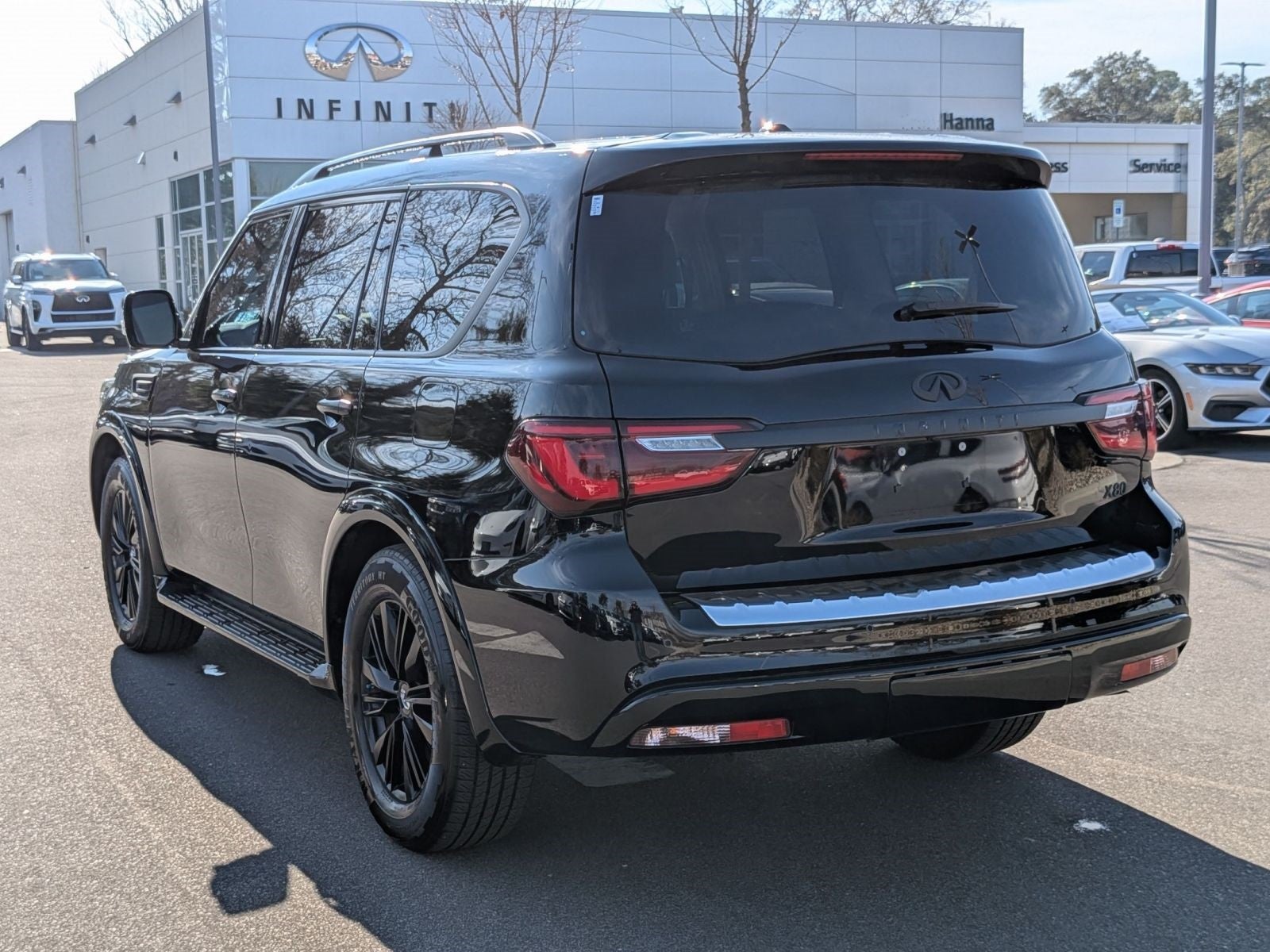 2023 INFINITI QX80 LUXE