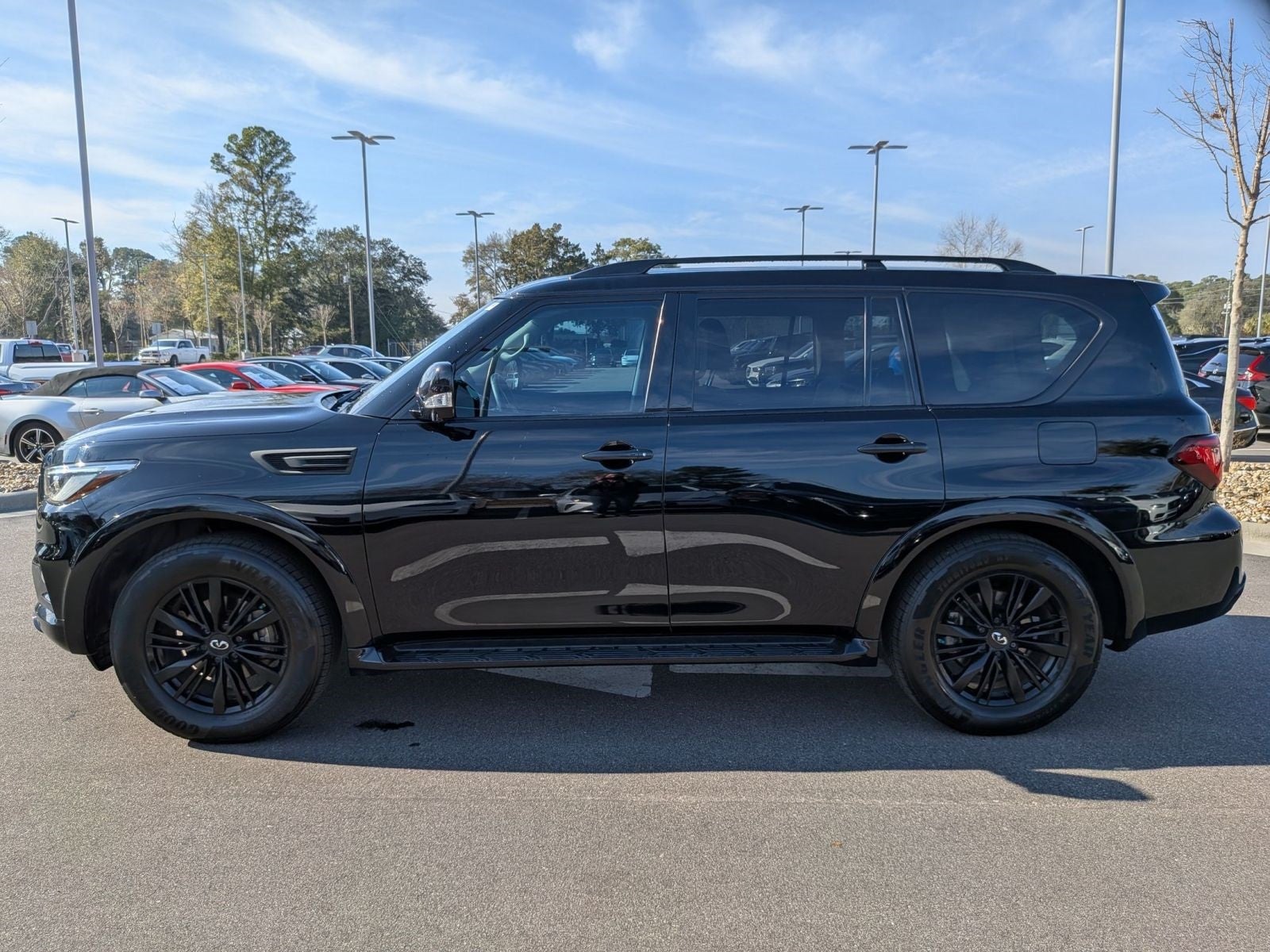 2023 INFINITI QX80 LUXE