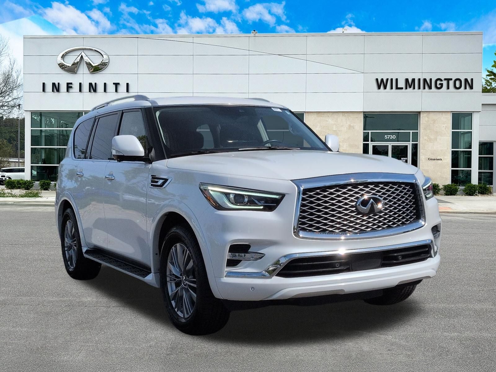 2023 INFINITI QX80 LUXE