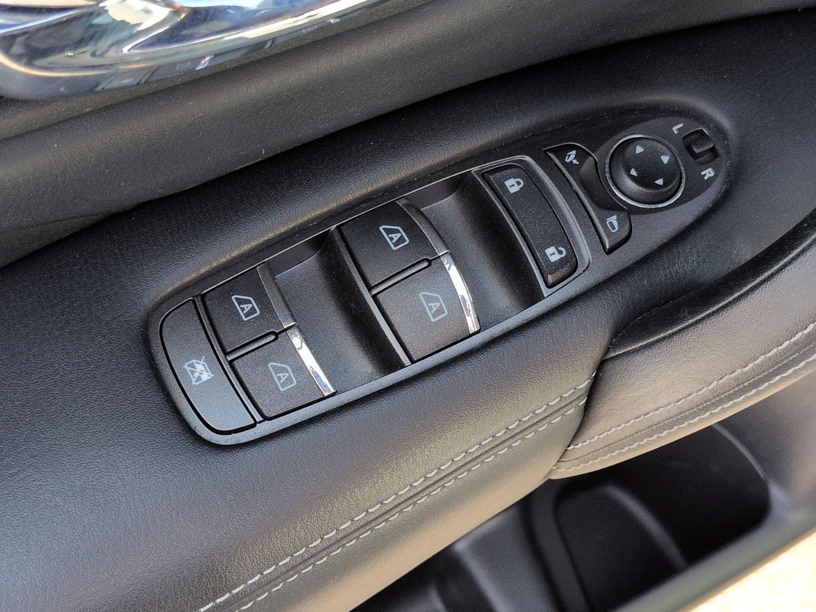 2023 INFINITI QX80 LUXE