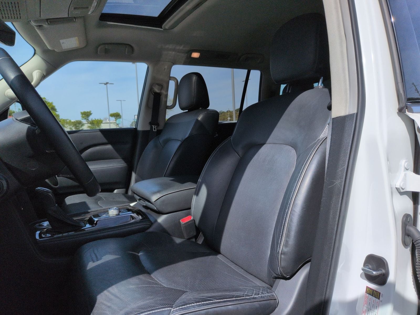 2023 INFINITI QX80 LUXE