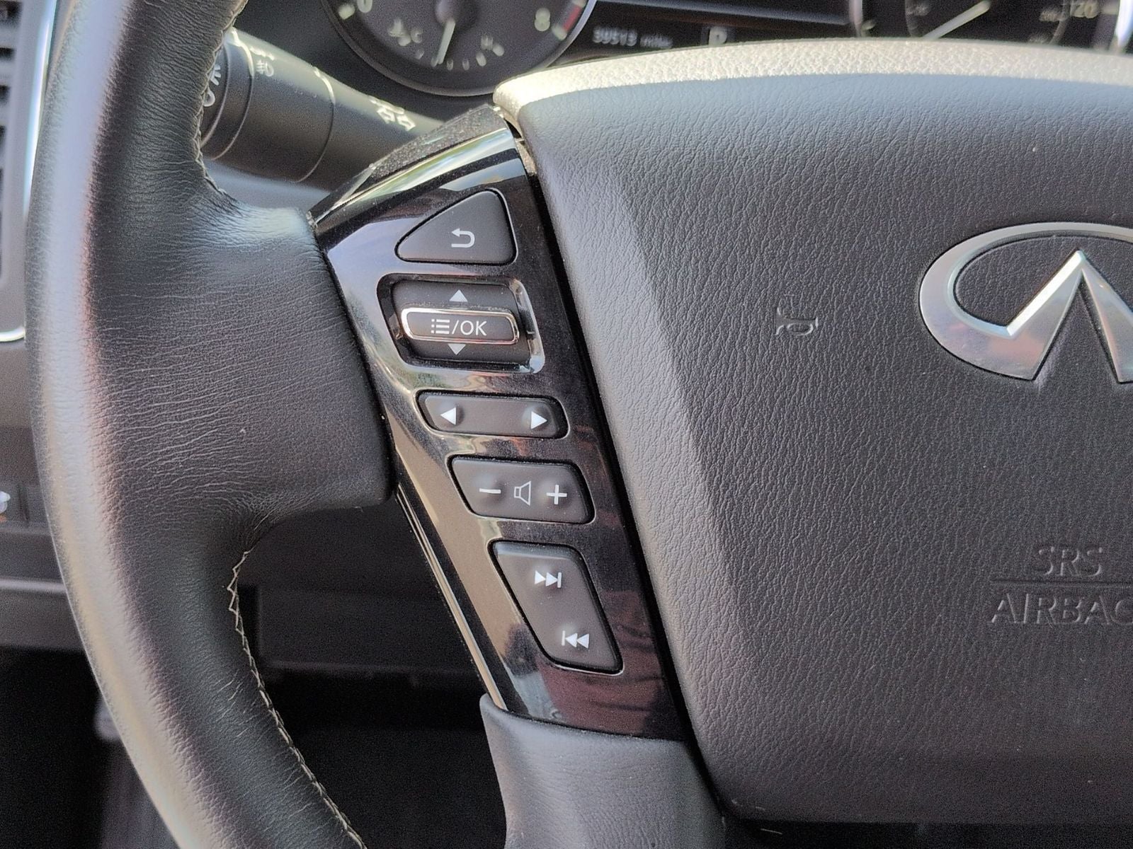 2023 INFINITI QX80 LUXE