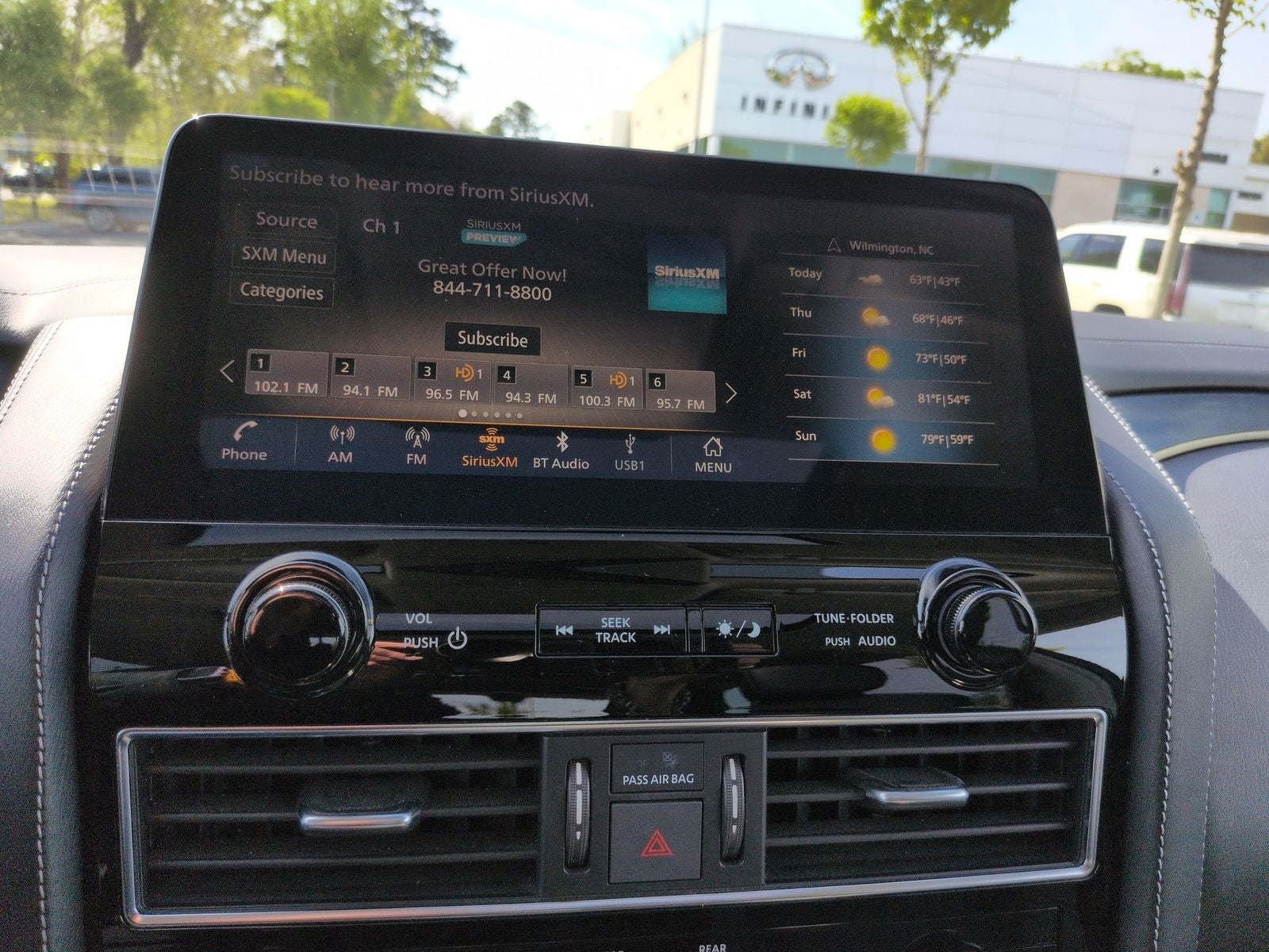 2023 INFINITI QX80 LUXE