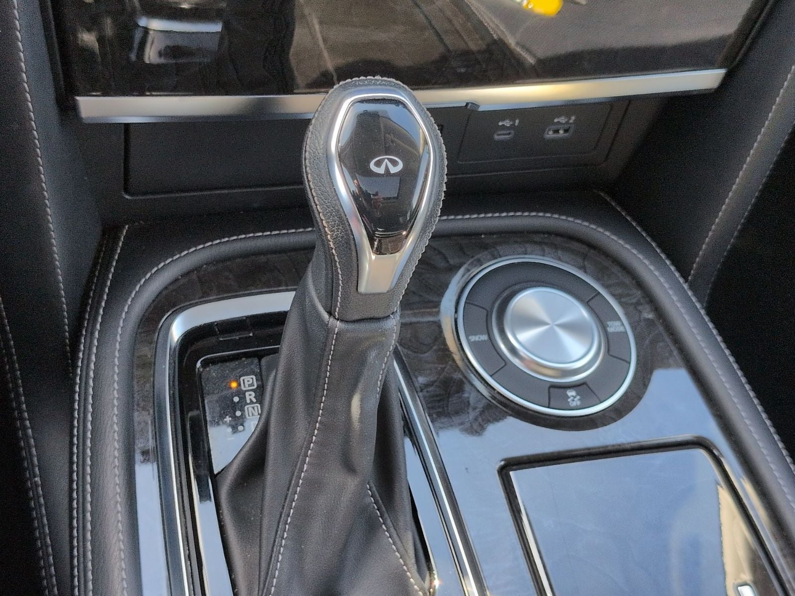 2023 INFINITI QX80 LUXE