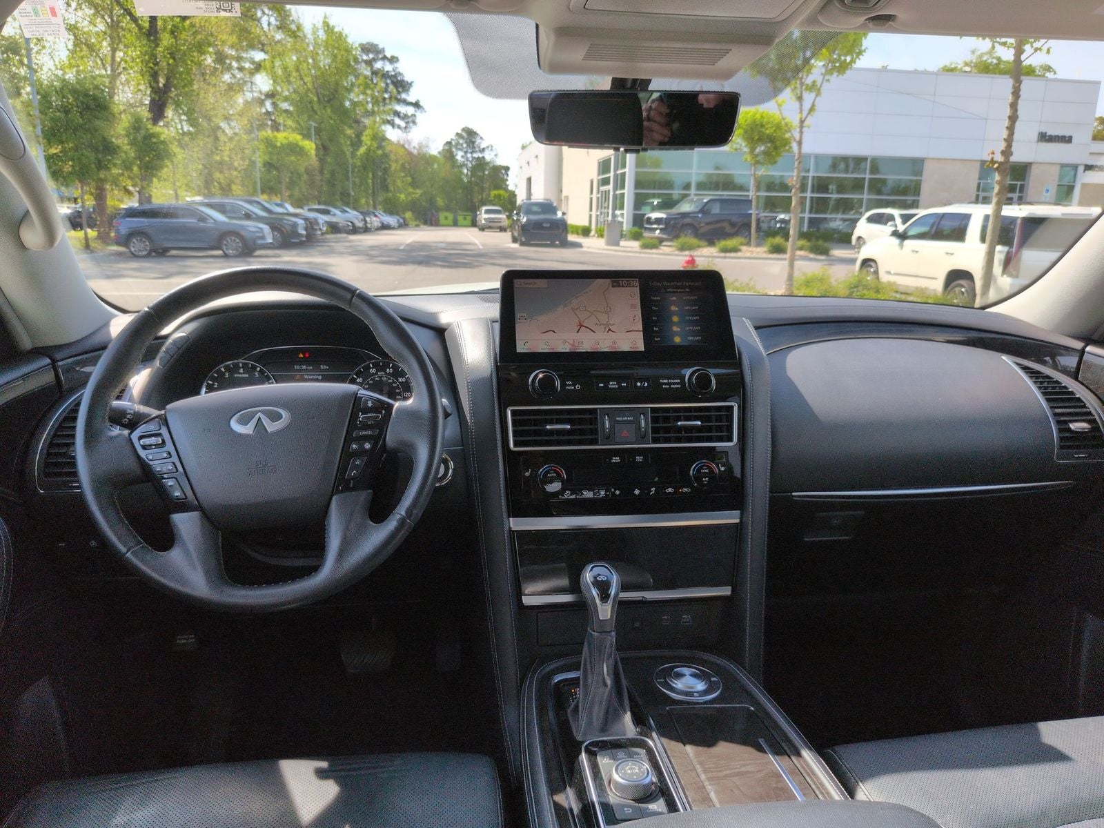 2023 INFINITI QX80 LUXE