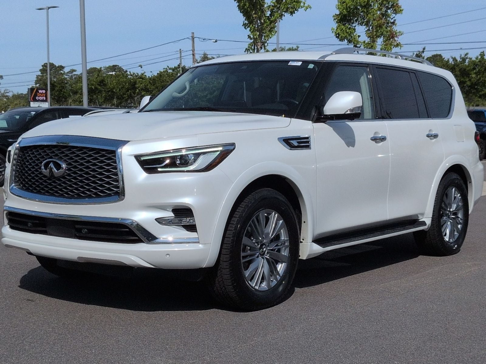 2023 INFINITI QX80 LUXE