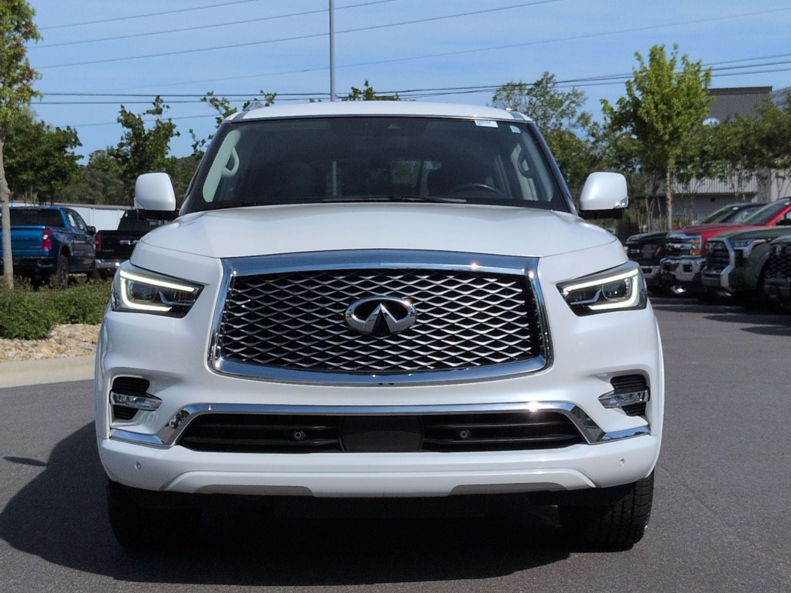 2023 INFINITI QX80 LUXE