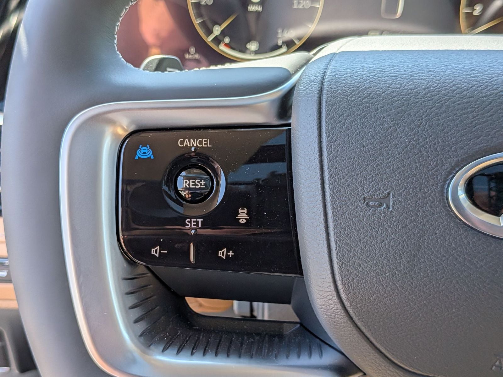 2026 INFINITI QX80 LUXE