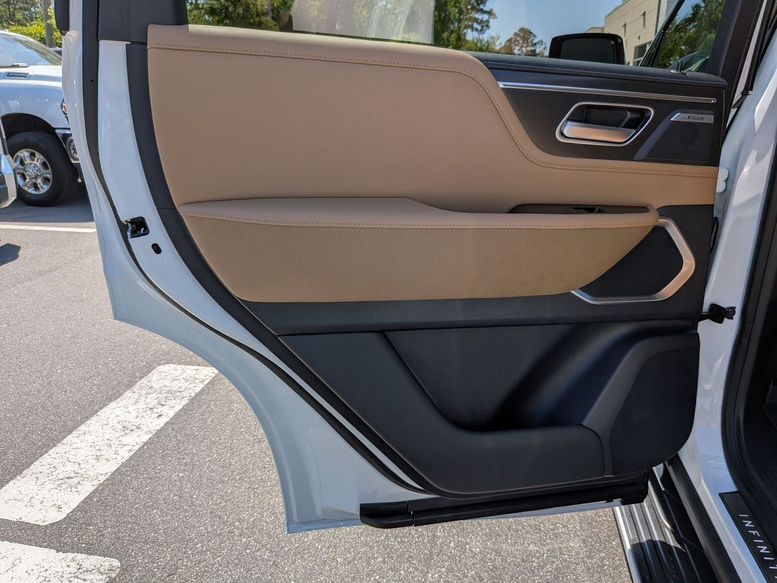 2026 INFINITI QX80 LUXE