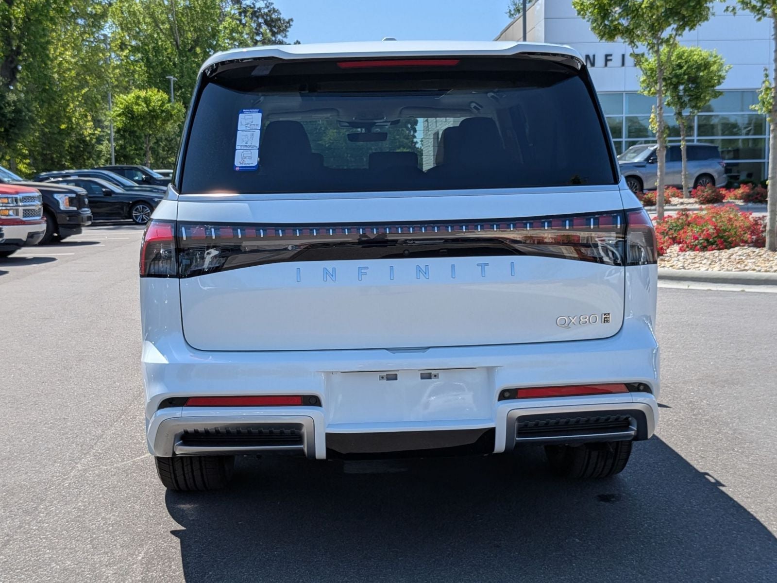 2026 INFINITI QX80 LUXE