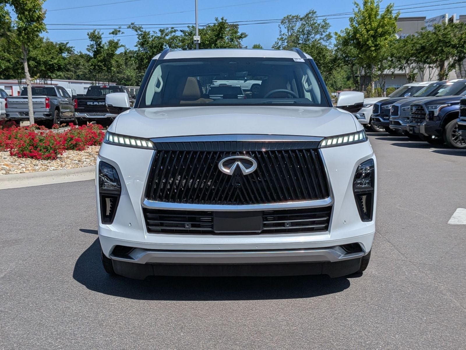 2026 INFINITI QX80 LUXE