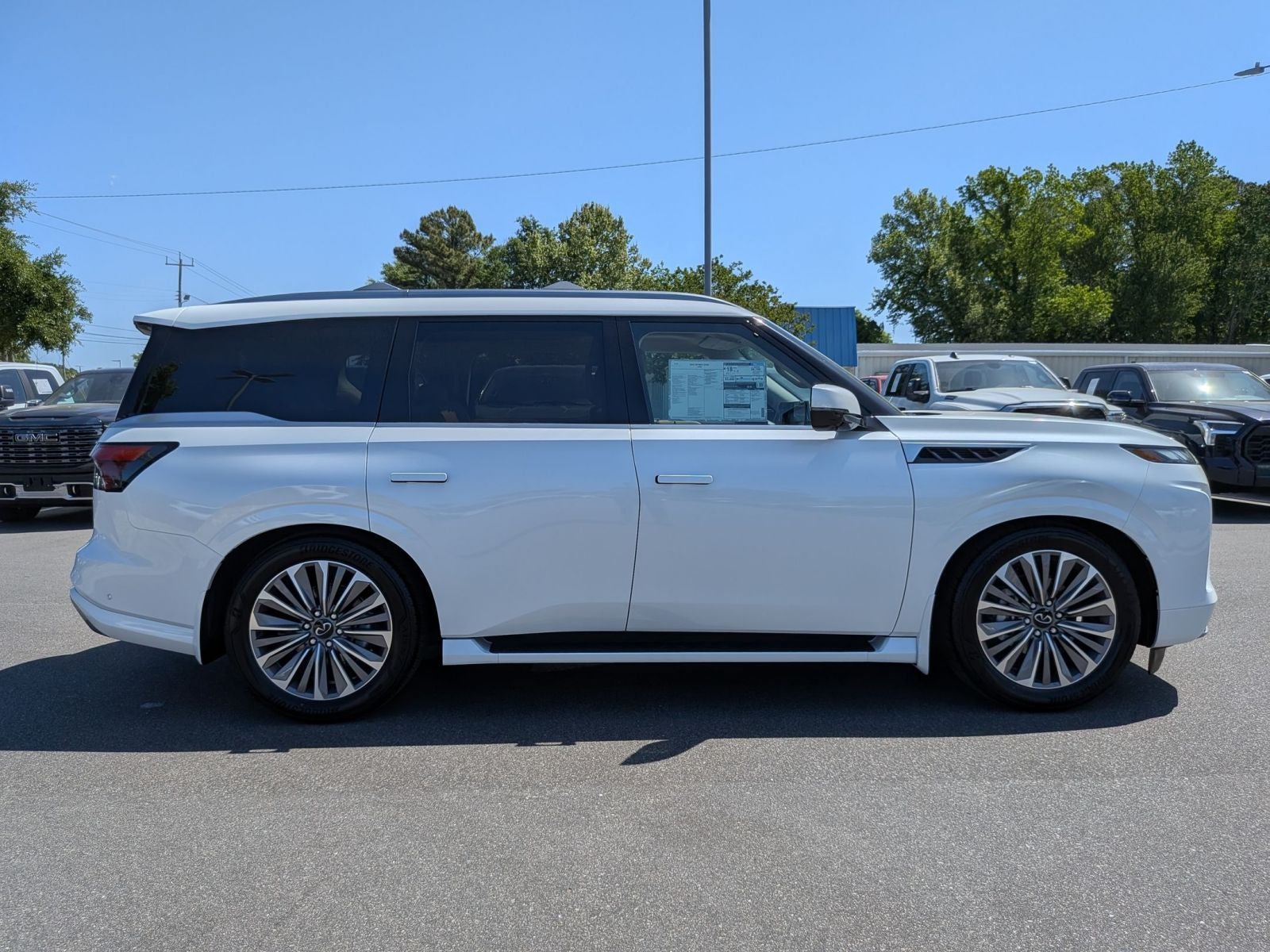 2026 INFINITI QX80 LUXE