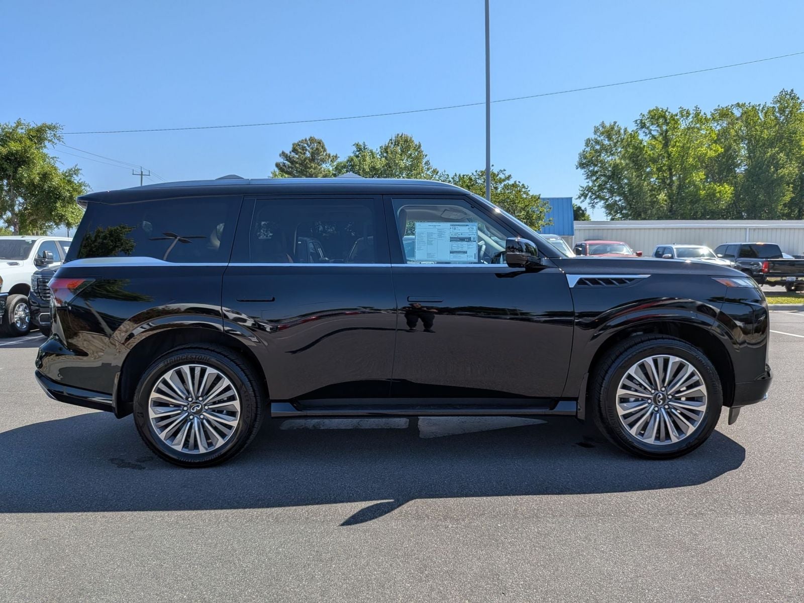 2026 INFINITI QX80 LUXE
