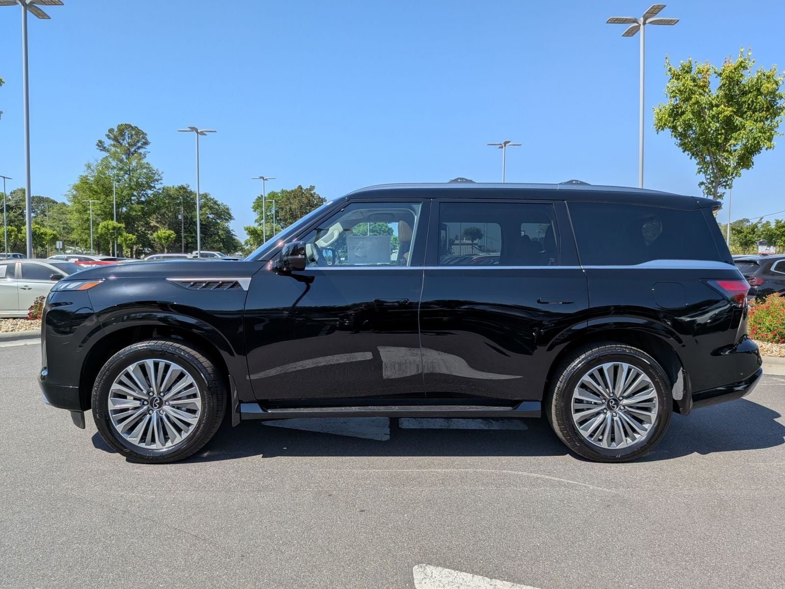 2026 INFINITI QX80 LUXE