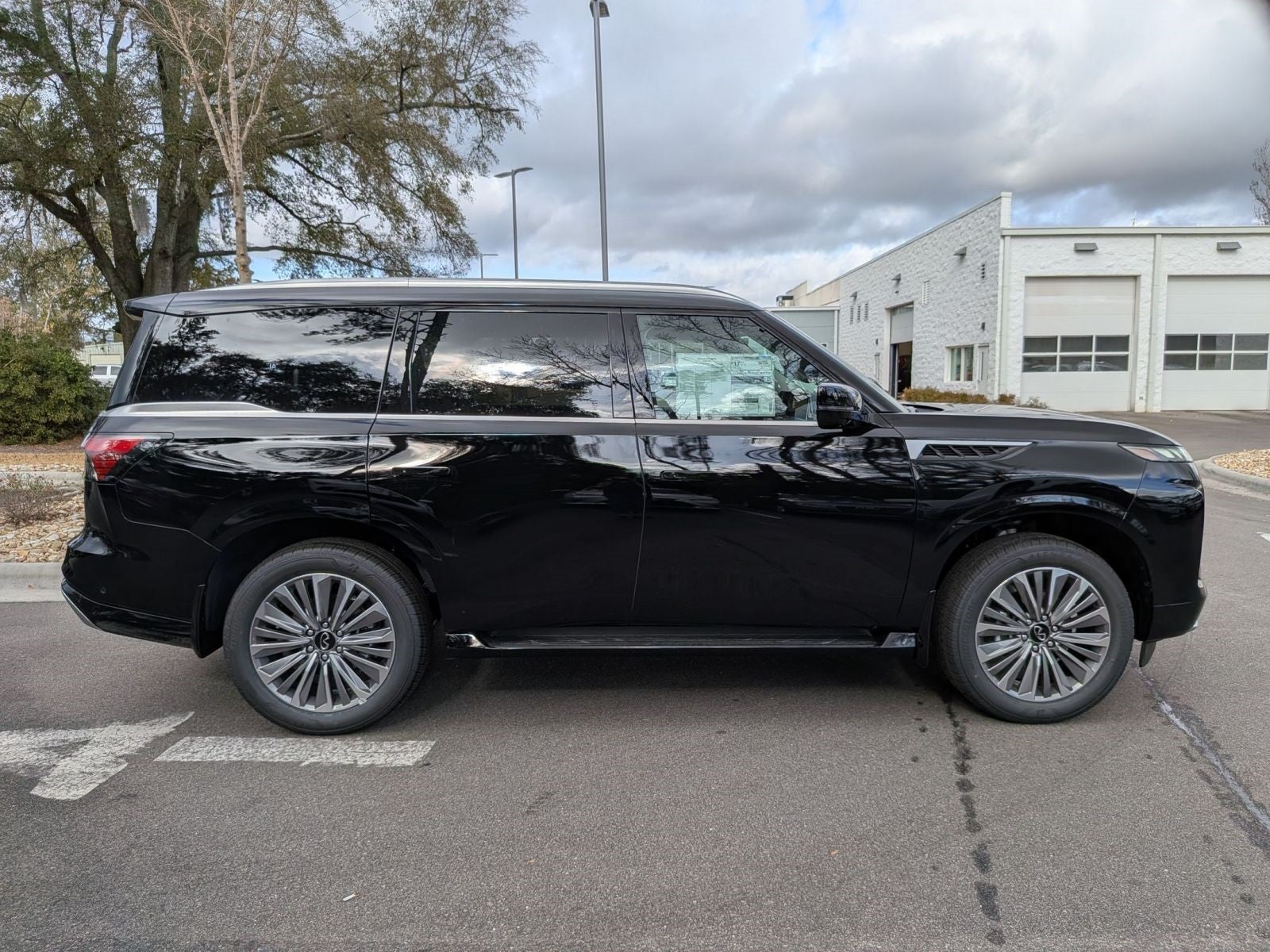 2026 INFINITI QX80 LUXE