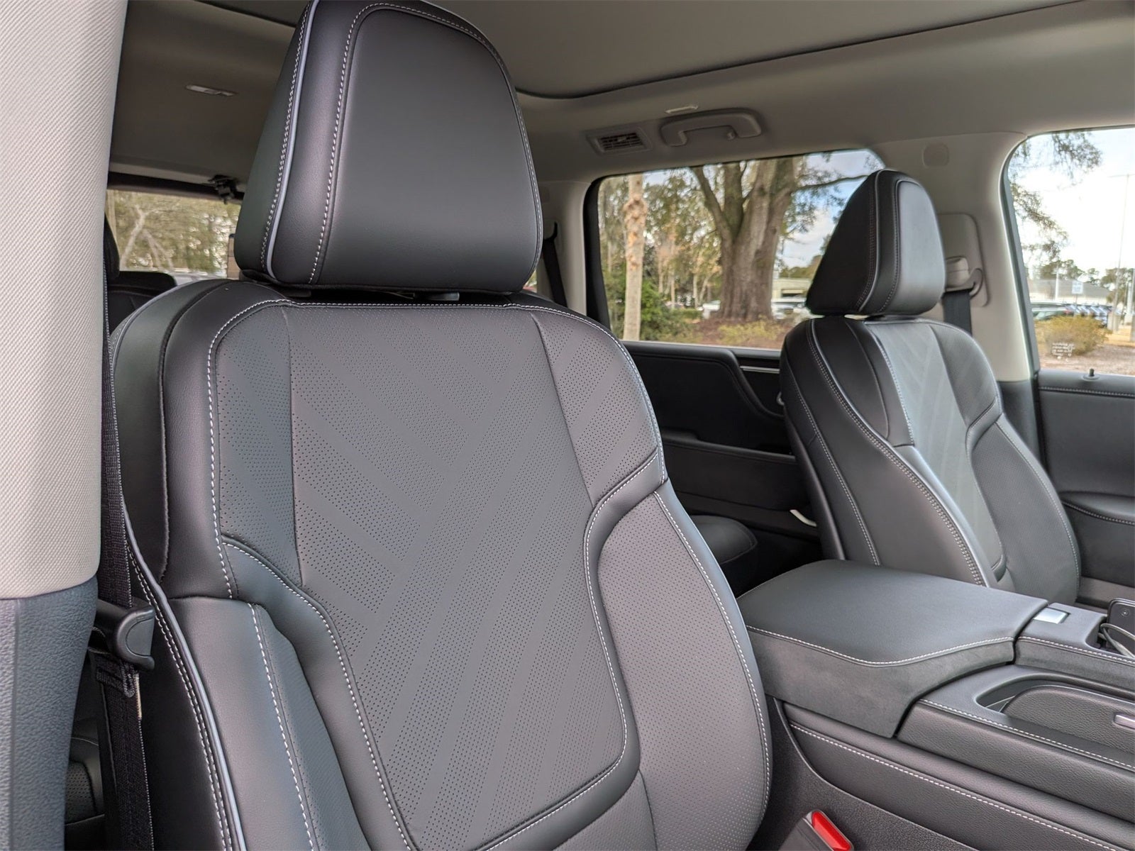 2026 INFINITI QX80 LUXE