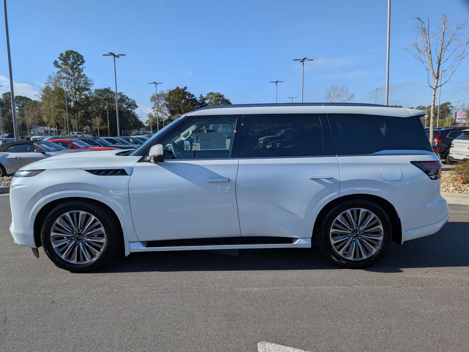 2026 INFINITI QX80 LUXE