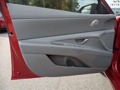 2025 Hyundai Elantra SE