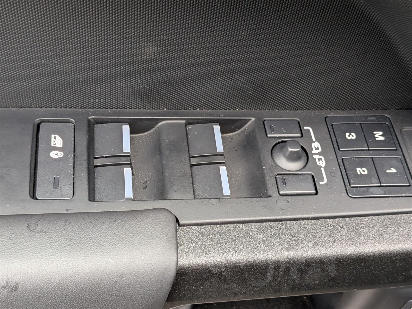 2024 Land Rover Defender 130 V8