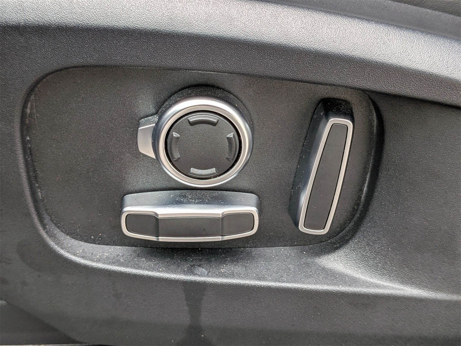 2024 Land Rover Defender 130 V8