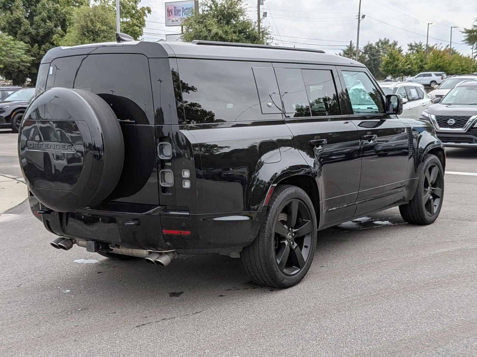 2024 Land Rover Defender 130 V8