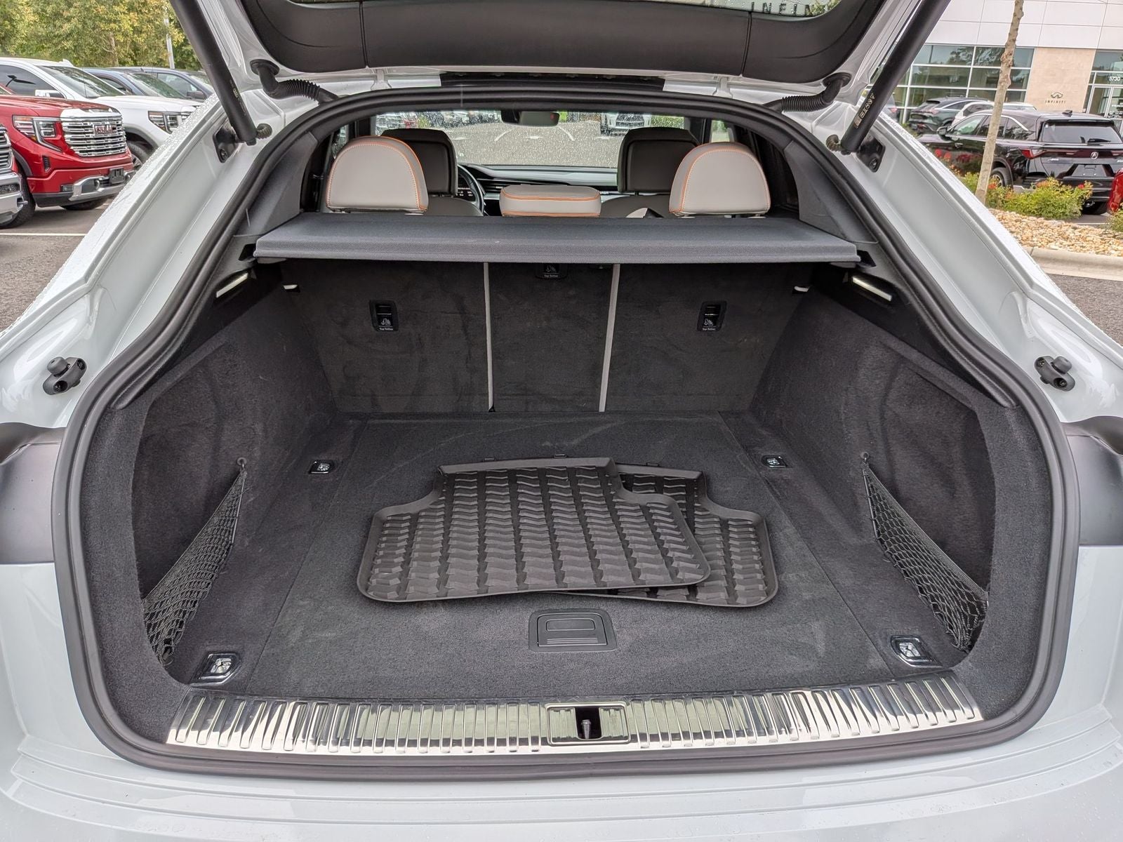 2024 Audi Q8 Sportback e-tron Prestige S line quattro