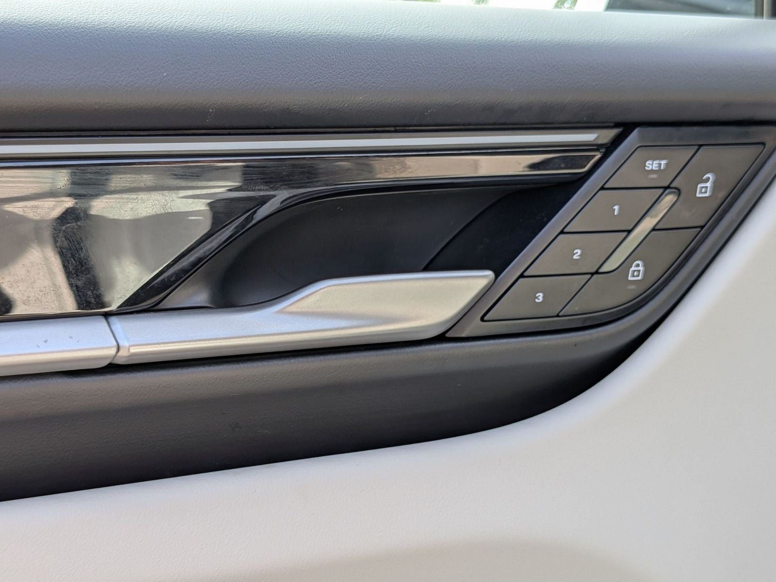 2025 Porsche Macan Electric 4