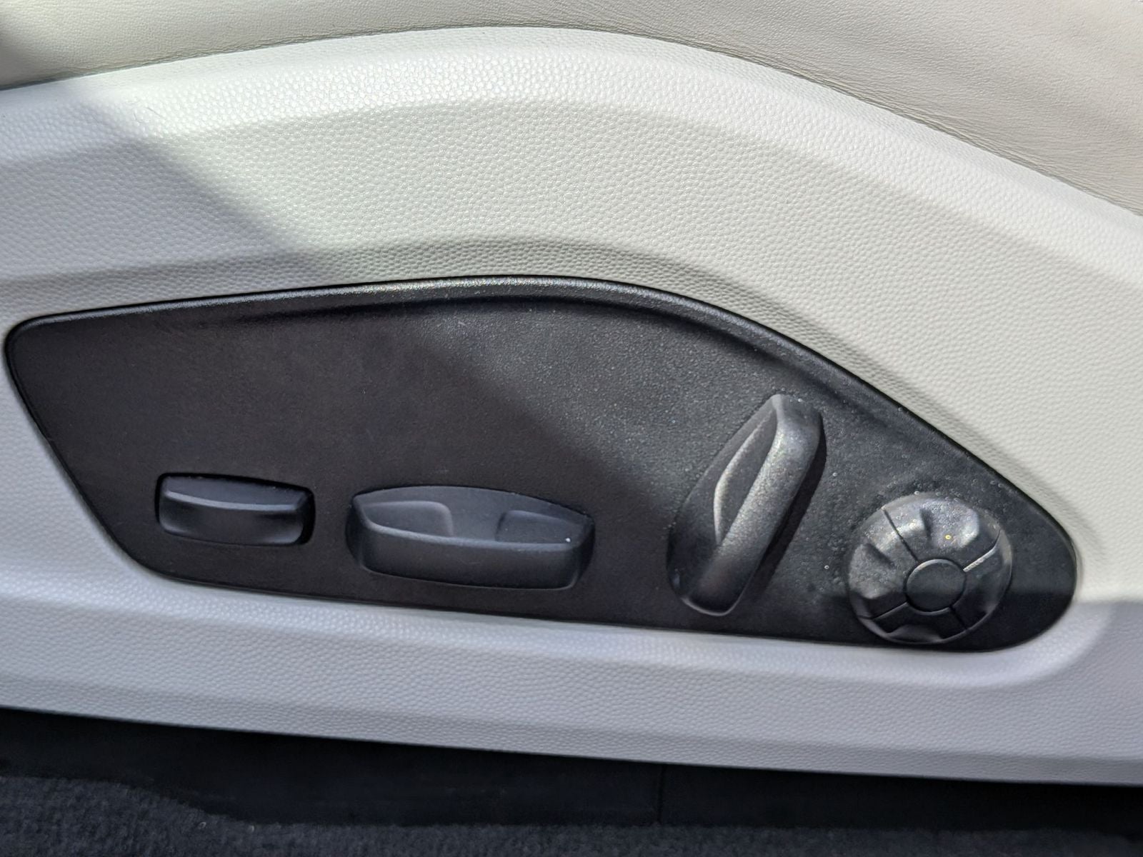 2025 Porsche Macan Electric 4