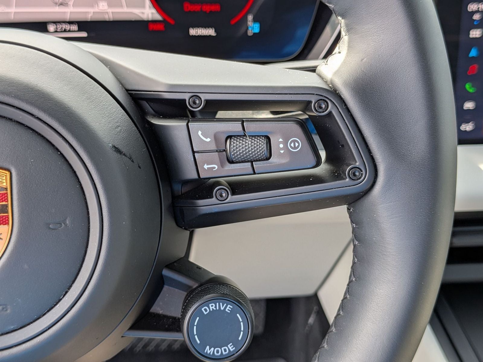 2025 Porsche Macan Electric 4