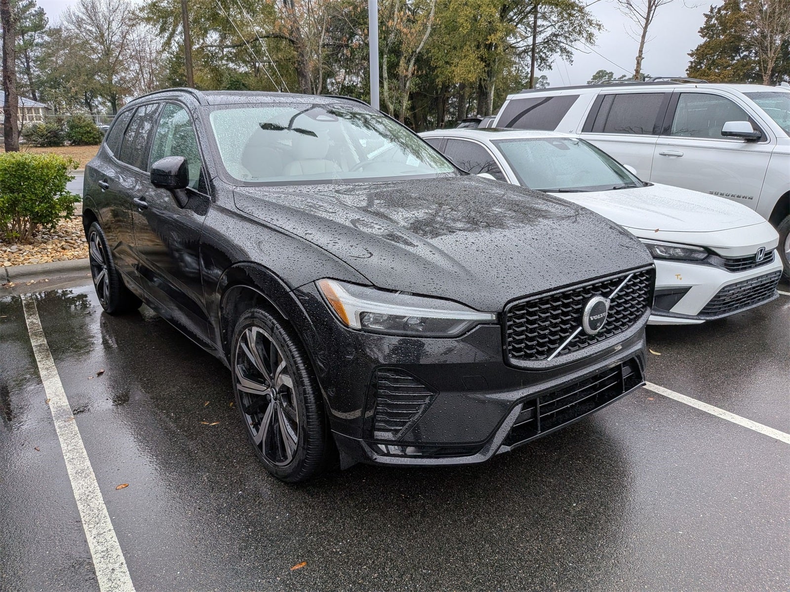 2023 Volvo XC60 B5 Ultimate Dark Theme