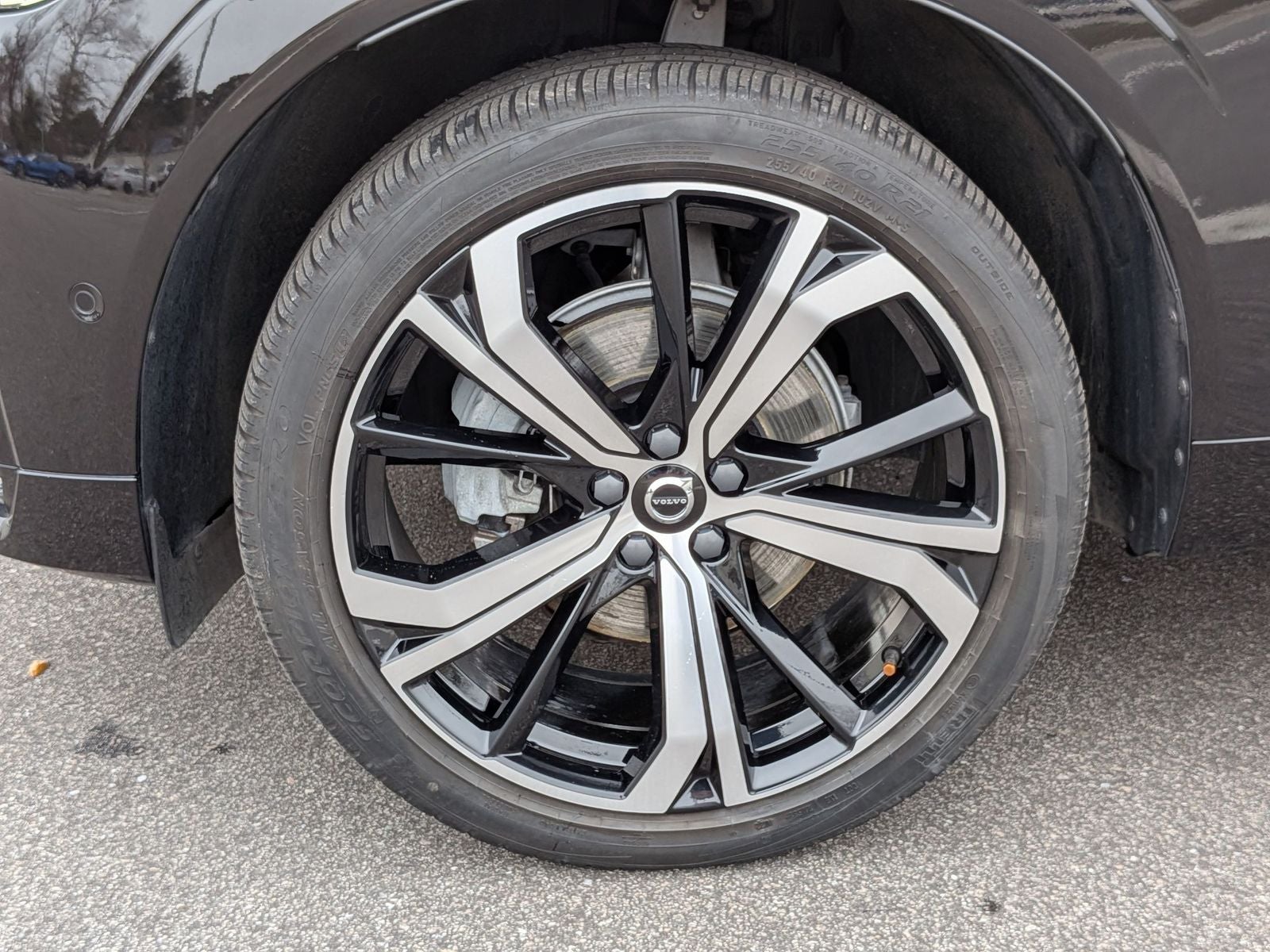 2023 Volvo XC60 B5 Ultimate Dark Theme